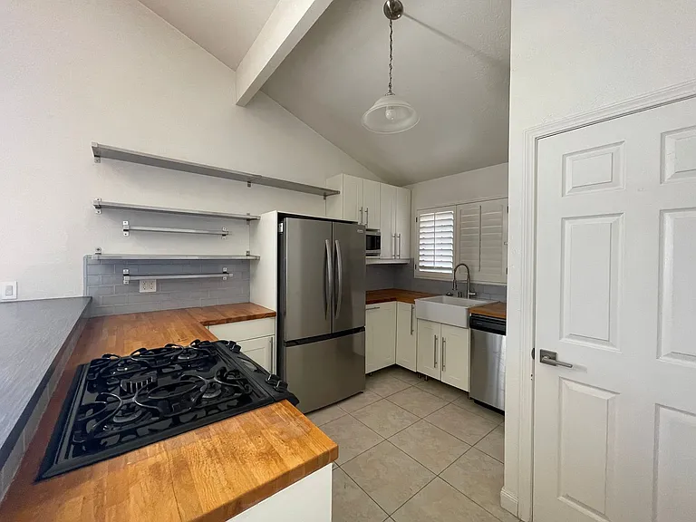 1118 Fresno St #5 — Photo 13