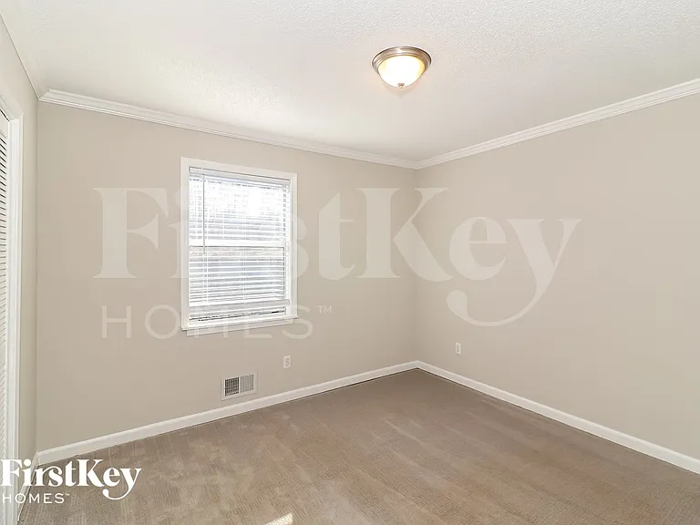 4565 Bonneville Dr — Photo 12