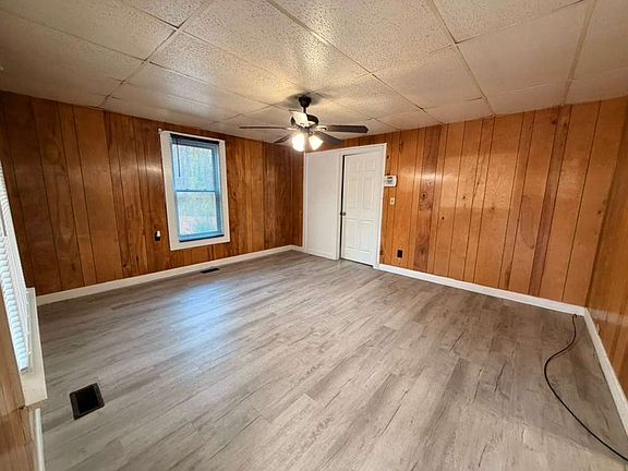 4th image of 210 Black St