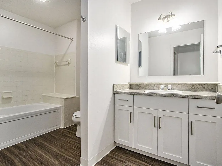 Gull Prairie/Gull Run Apartments and Townhomes — Photo 57