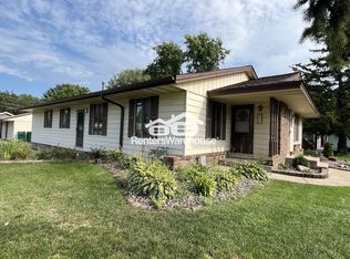 977 Garden View Dr, Apple Valley, MN 55124