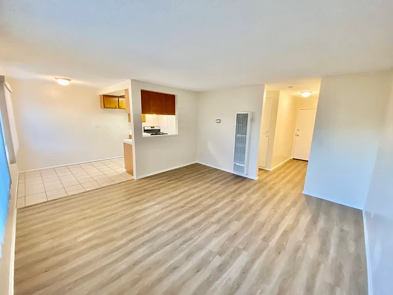 651 W 12th St #4 — Photo 1