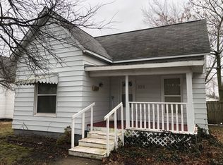 109 N Pine St, Villa Grove, IL 61956
