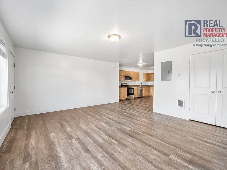 251 W Linden #BLD9 — Photo 8