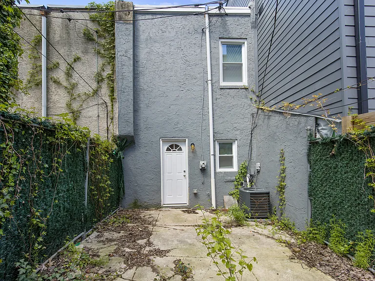 1451 N Dover St — Photo 18