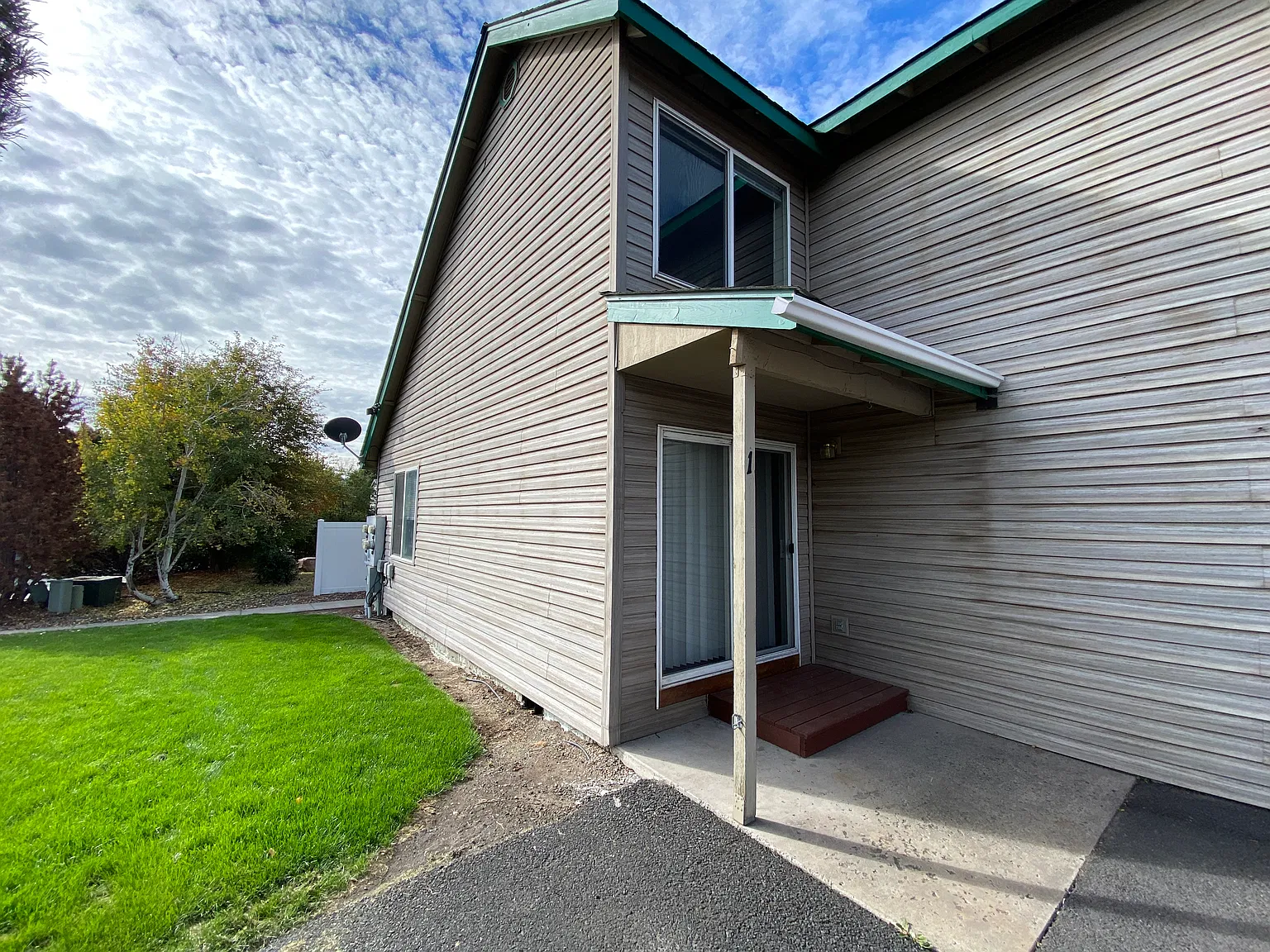 2 bed, 1.5 bath, 1266 sqft, $1,695 — Photo 3