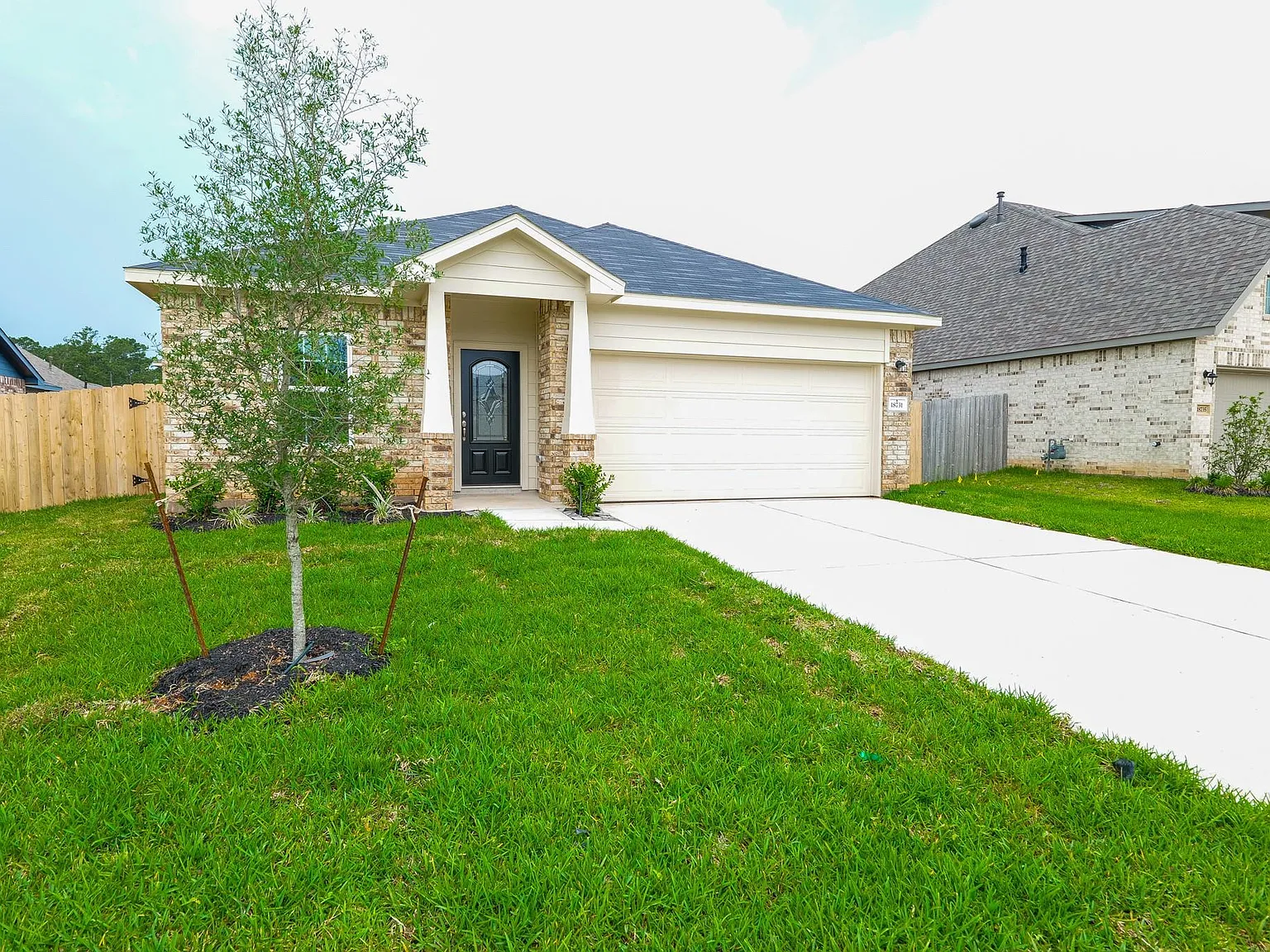 4 bed, 2.0 bath, 1800 sqft, $2,100 — Photo 2