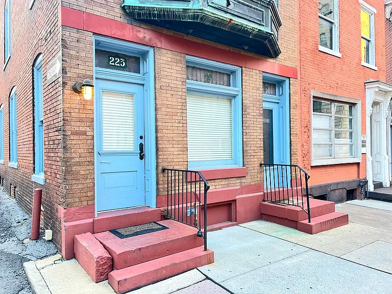 223 Pine St — Photo 2