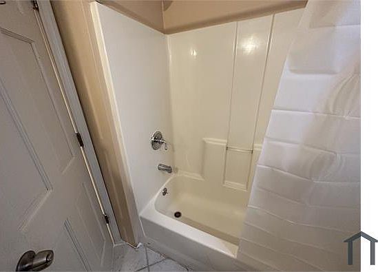 4th image of 4718 W Congress Pkwy #1