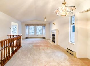 7459 Holly St, Burnaby, BC V5E 2C3