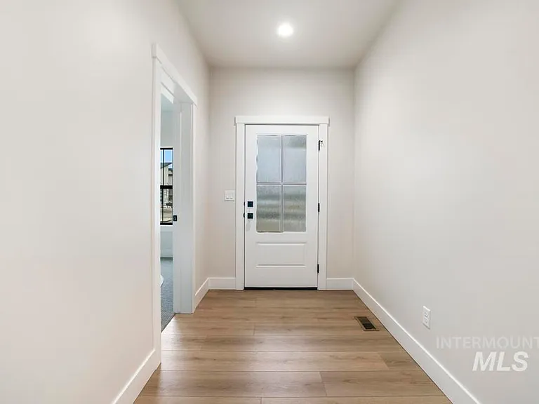 547 Canyon Falls Dr — Photo 4