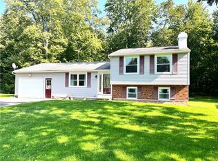 42 Baylor Cir, Rochester, NY 14624