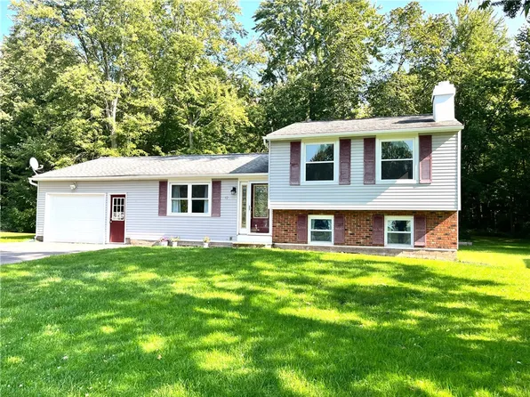 42 Baylor Cir, Rochester, NY 14624