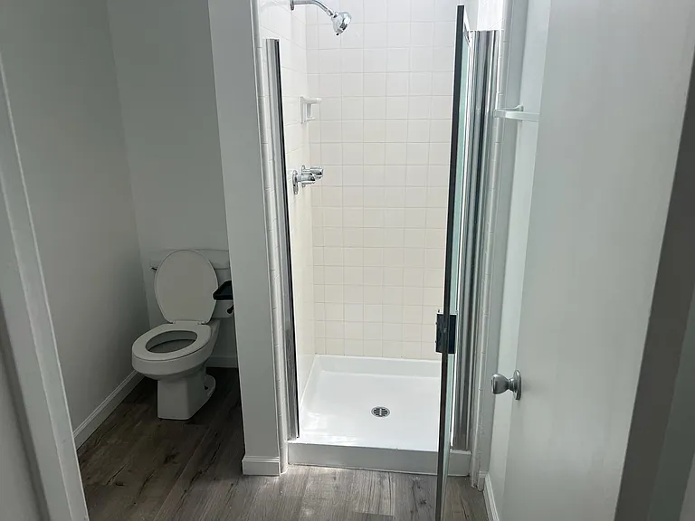 2302 Oak St #3 — Photo 6