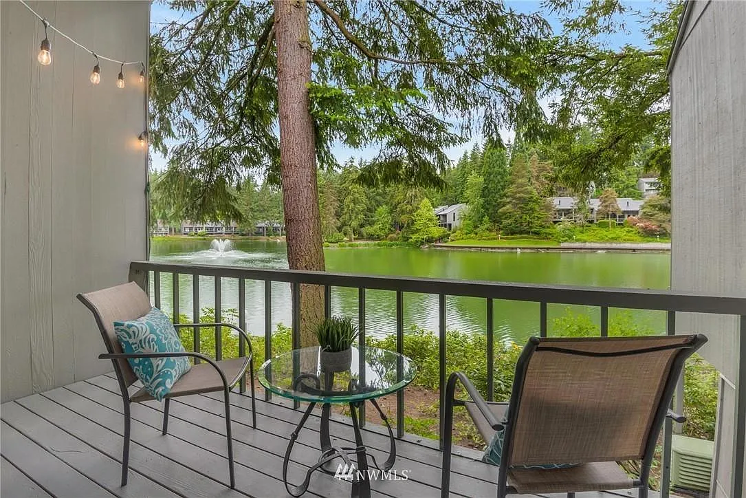 2 bed, 1.5 bath, 1048 sqft, $2,700 — Photo 4