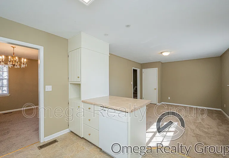 504 Roselle Ln — Photo 14