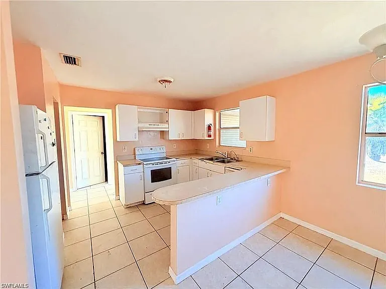 419 NE 16th Pl — Photo 9