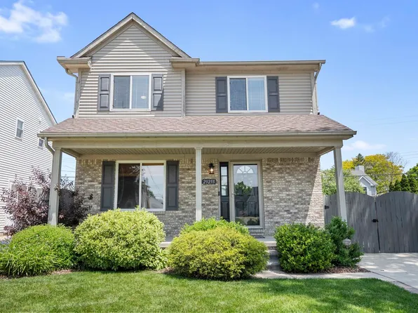 29255 Adams Dr, Gibraltar, MI 48173