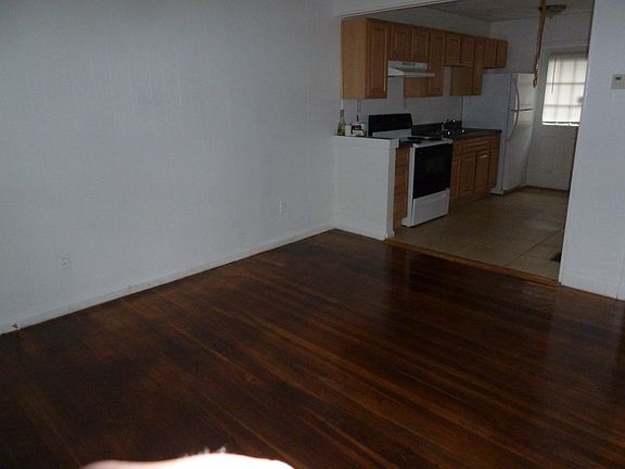 4th image of 9321 Chelsea Ave #2