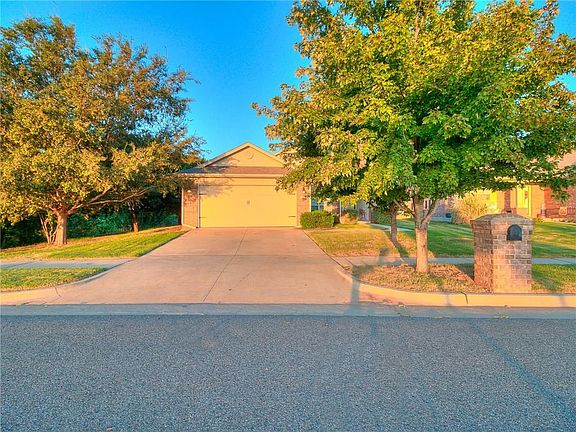 4th image of 913 SW 157th Cir