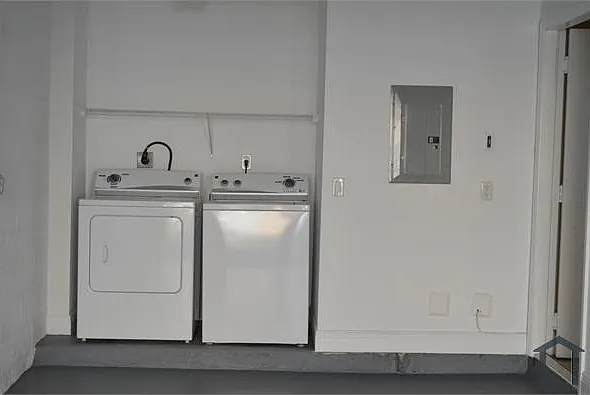 3 bed, 1400 sqft, $3,100 — Photo 2