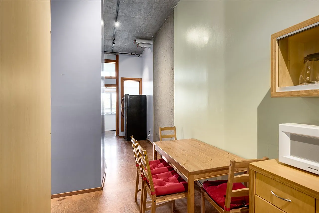 3 bed, 700 sqft, $3,000 — Photo 4