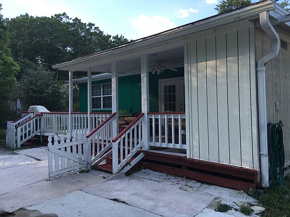 5th image of 1008 W Berry Ave