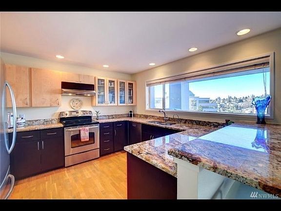 5th image of 555 Kirkland Way Unit 304
