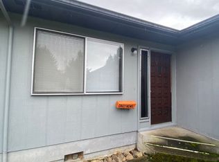 152 Tilla Dr APT B, Kelso, WA 98626