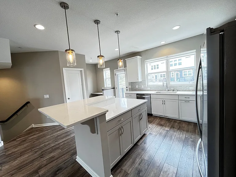 5228 Hampton St NE — Photo 6