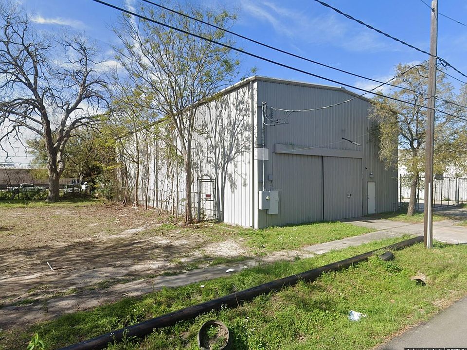 2nd image of 3720 Bell St