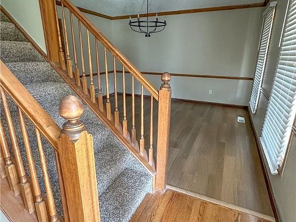 3rd image of 1043 Ashwood Ln