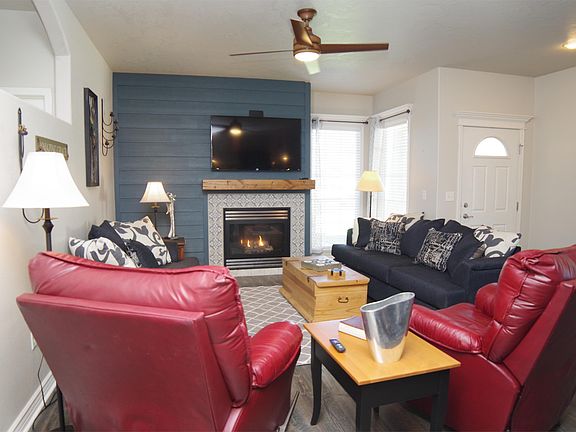 3rd image of 9726 W Sleepy Hollow Ln