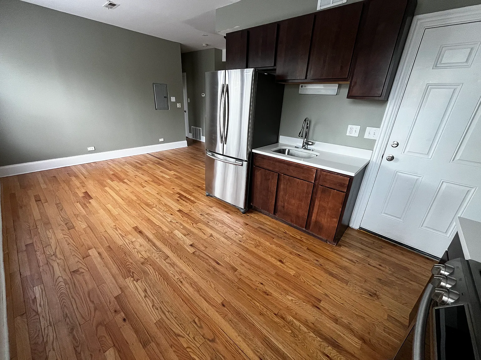2 bed, 800 sqft, $1,700 — Photo 3