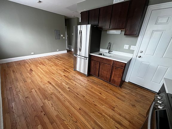 3rd image of 1552 N Avers Ave #2