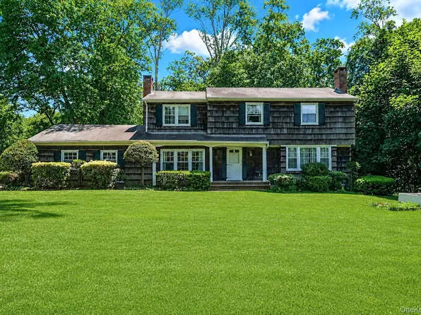 23 Whitney Gate, Smithtown, NY 11787