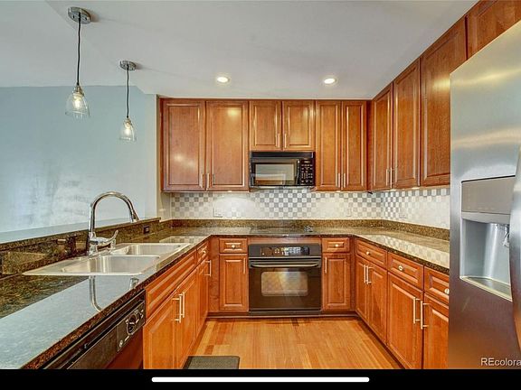 4th image of 925 N Lincoln St APT 10J