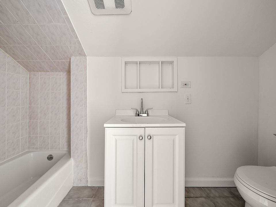 1st image of 126 Essex St Floor 3