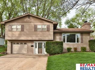 5096 Oaks Ln, Omaha, NE 68137