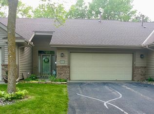 8312 Rhoy St, Victoria, MN 55386