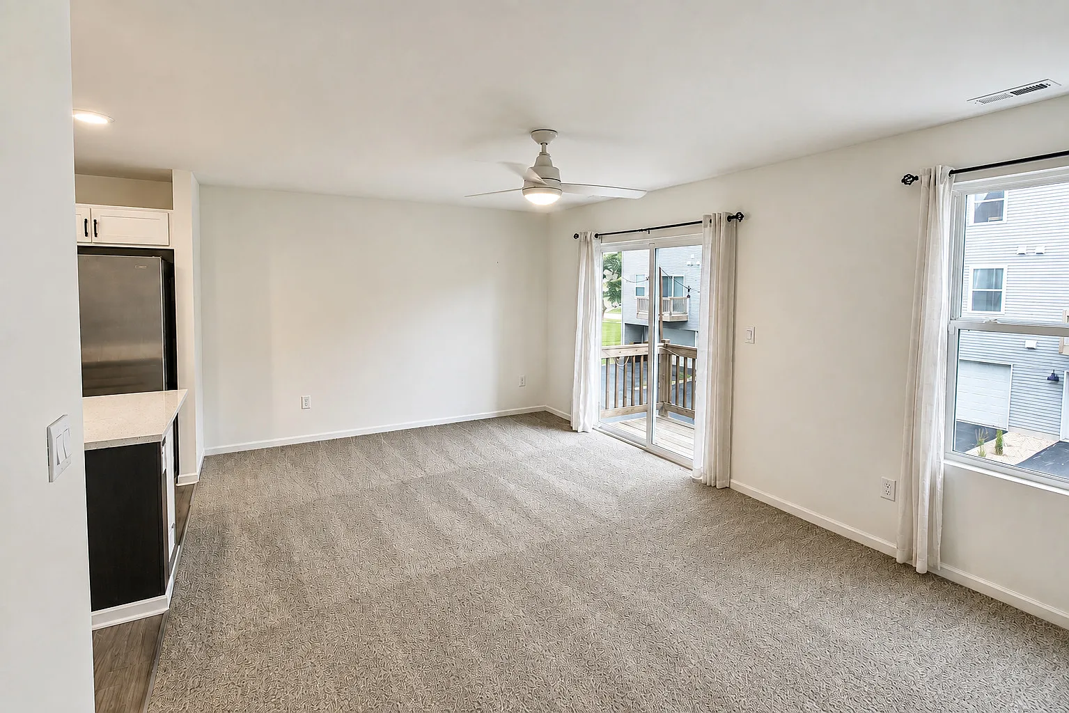 3 bed, 2.5 bath, 1579 sqft, $2,500 — Photo 3