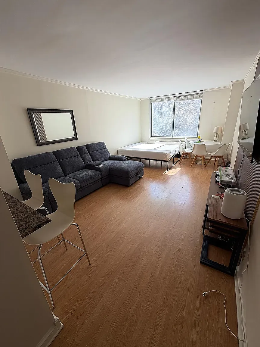 21 South End Avenue — Photo 1