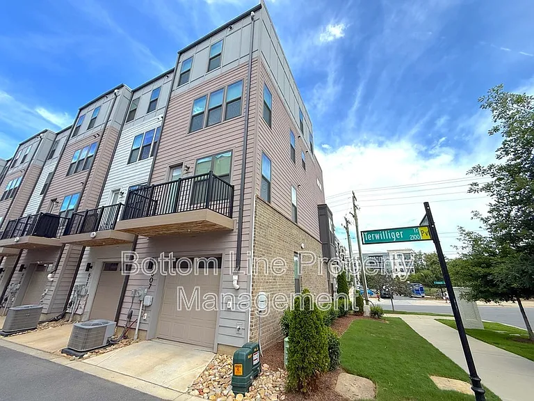 607 W Tremont Ave — Photo 29