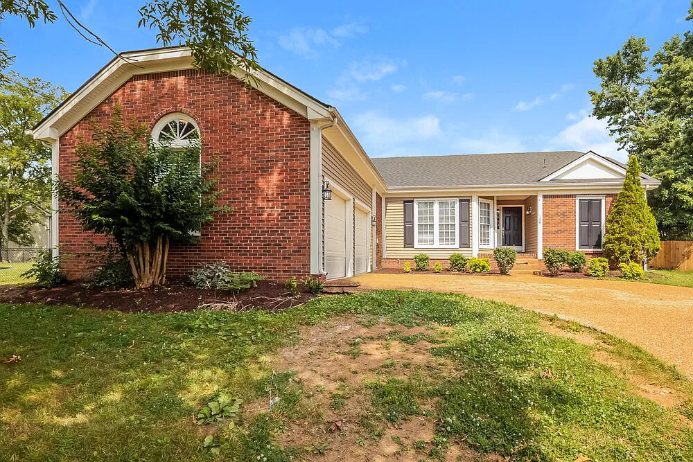 3 bed, 2.0 bath, 2521 sqft, $2,665 — Photo 4