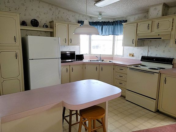 3rd image of 1101 W Commerce Ave Lot 21
