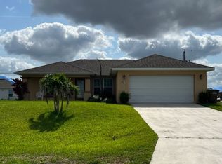 925 NE 4th Pl, Cape Coral, FL 33909