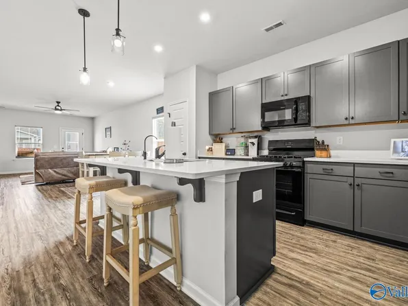 211 Fairbrook Dr, New Market, AL 35761