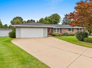 2963 Brookview Ct, Green Bay, WI 54313