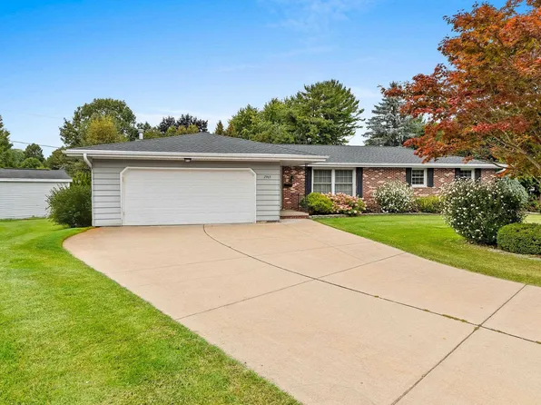 2963 Brookview Ct, Green Bay, WI 54313