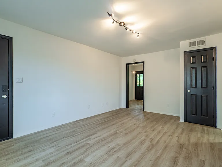 740 Mozley Dr SE #C8 — Photo 3